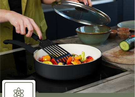 Hapjespan Inductie - 3100ml - Speciale Anti-Aanbak Coating - Ergonomische Koudgrepen - Gerecycled Aluminium - Zwart/Wit